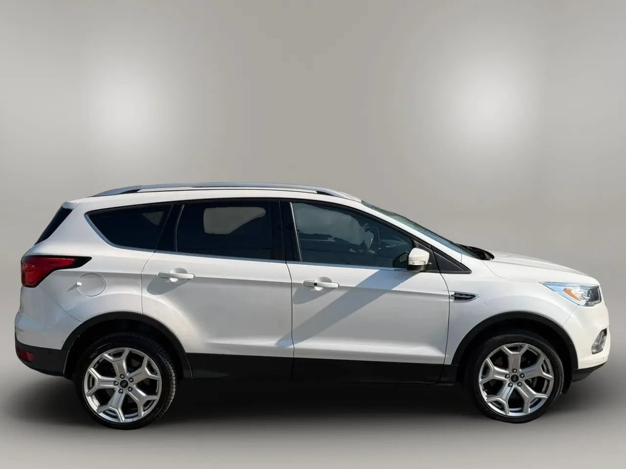 Used 2019 Ford Escape Titanium AWD/4WD image 9