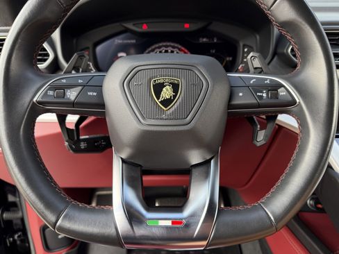 Used 2020 Lamborghini Urus image 21