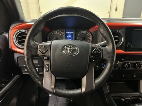 Used 2017 Toyota Tacoma 4x4 Double Cab image 17