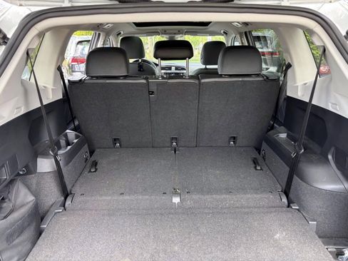 Used 2023 Volkswagen Tiguan SE w/ Panoramic Sunroof Package FWD image 9