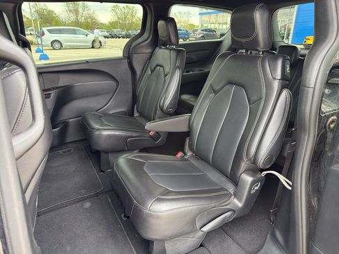 Used 2025 Chrysler Pacifica Select FWD image 33