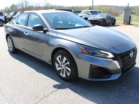 Used 2025 Nissan Altima 2.5 S image 4