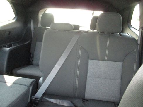 Used 2025 GMC Acadia Elevation image 15