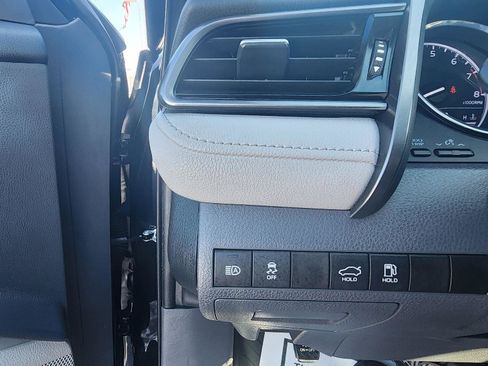 Used 2020 Toyota Camry SE image 19