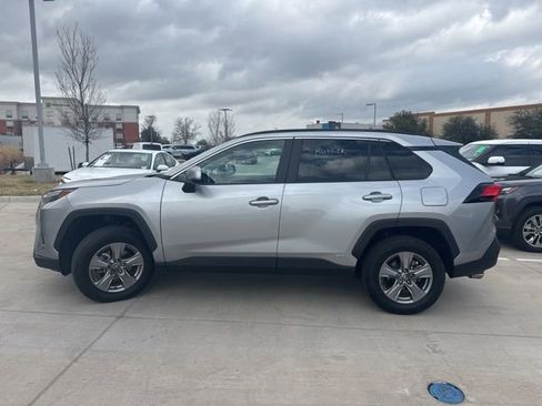 Used 2025 Toyota RAV4 XLE image 5