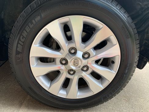 Used 2010 Toyota Sequoia Platinum RWD image 17
