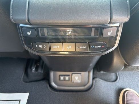 Used 2021 Toyota Highlander Platinum AWD/4WD image 28