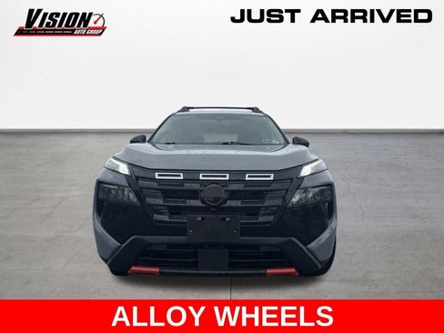 Used 2025 Nissan Rogue SV AWD/4WD image 2