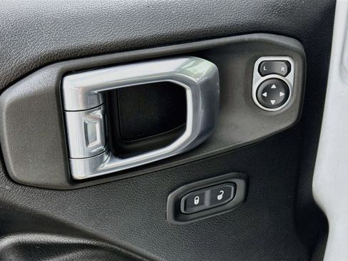 Used 2021 Jeep Wrangler Sport image 19