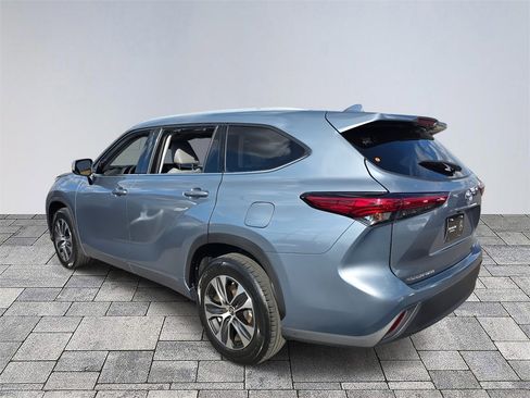 Used 2022 Toyota Highlander XLE image 5