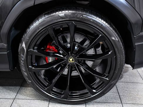 Used 2022 Lamborghini Urus AWD/4WD image 8