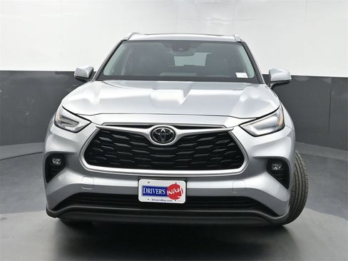 Used 2023 Toyota Highlander XLE image 42
