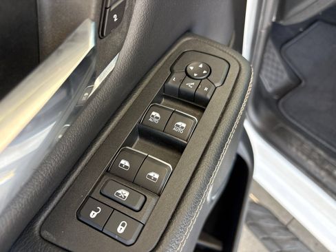 Used 2025 RAM 1500 Laramie AWD/4WD image 11
