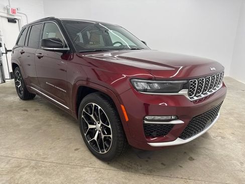 Used 2025 Jeep Grand Cherokee Summit AWD/4WD image 3