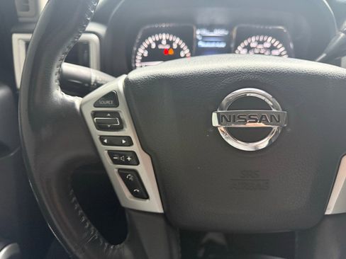 Used 2018 Nissan Titan SV w/ SV Convenience Package image 18