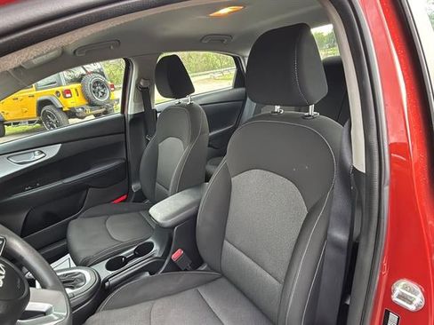 Used 2023 Kia Forte LXS w/ LXS Technology Package FWD image 23