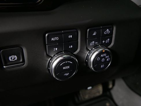 Used 2025 GMC Sierra 1500 AT4 w/ AT4 Premium Package AWD/4WD image 15