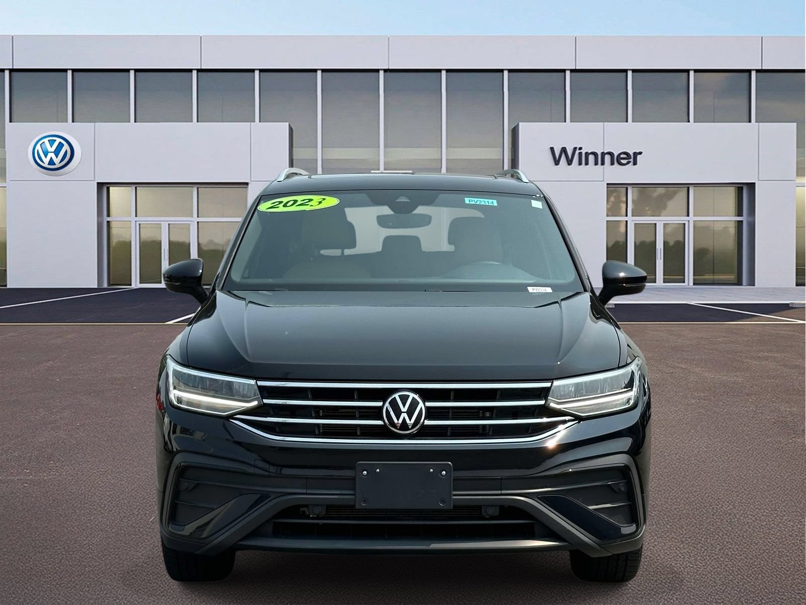 Used 2023 Volkswagen Tiguan SE w/ Panoramic Sunroof Package AWD/4WD image 8