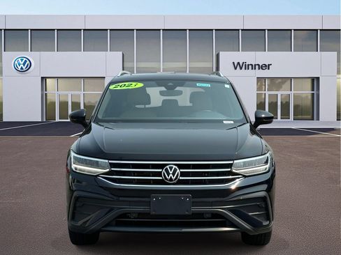 Used 2023 Volkswagen Tiguan SE w/ Panoramic Sunroof Package AWD/4WD image 8