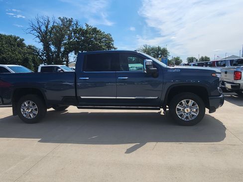 Used 2024 Chevrolet Silverado 3500 High Country w/ High Country Premium Package AWD/4WD image 5