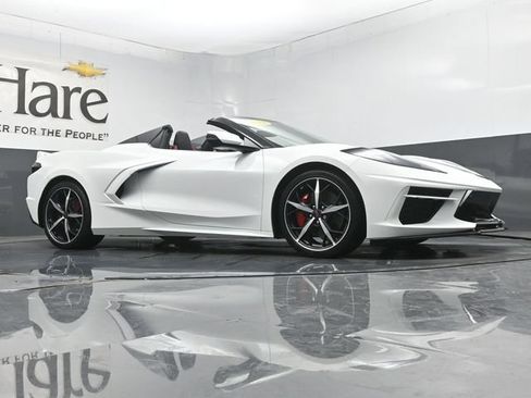 Used 2021 Chevrolet Corvette Stingray Premium Conv w/ Z51 Performance Package RWD image 2