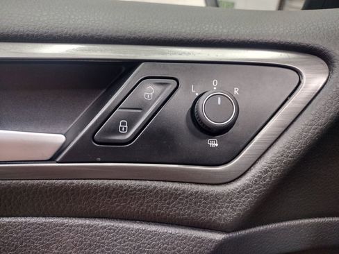 Used 2019 Volkswagen e-Golf SE w/ Driver Assistance Package image 15