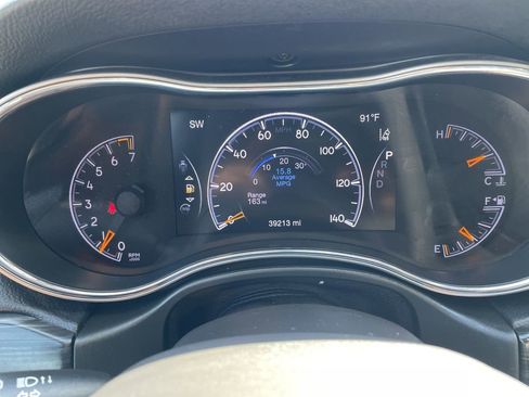 Certified 2022 Jeep Grand Cherokee Laredo X AWD/4WD image 17