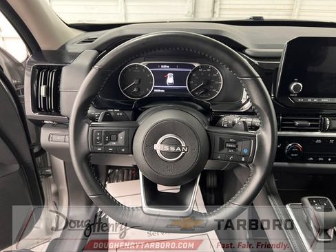 Used 2025 Nissan Pathfinder SV FWD image 46