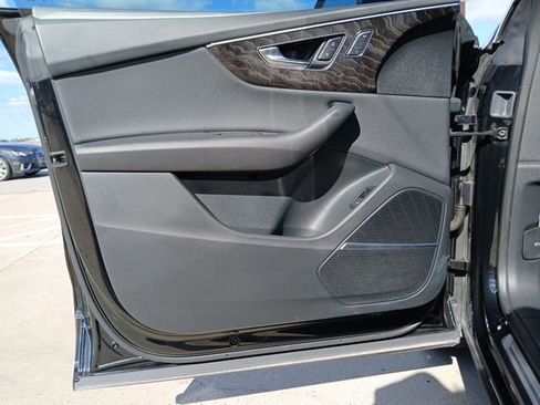 Used 2022 Audi Q8 Premium Plus AWD/4WD image 19