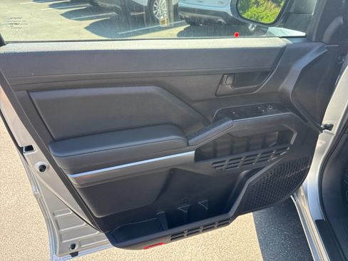 Used 2026 Toyota Tacoma SR5 AWD/4WD image 11