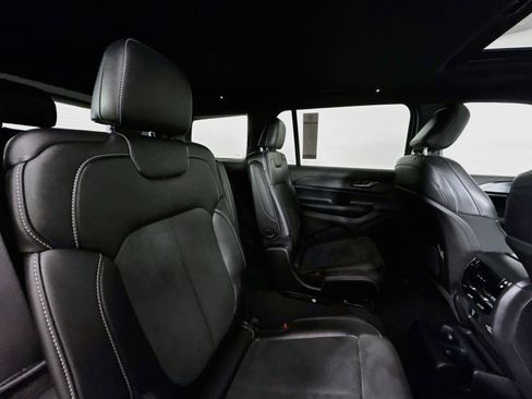 Used 2024 Jeep Grand Cherokee L Altitude AWD/4WD image 40