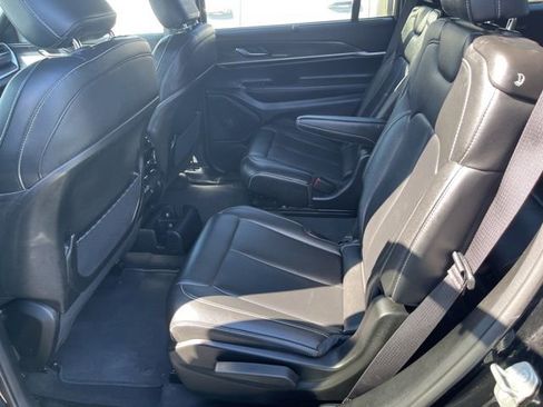 Used 2024 Jeep Grand Cherokee L Limited w/ Luxury Tech Group II image 8