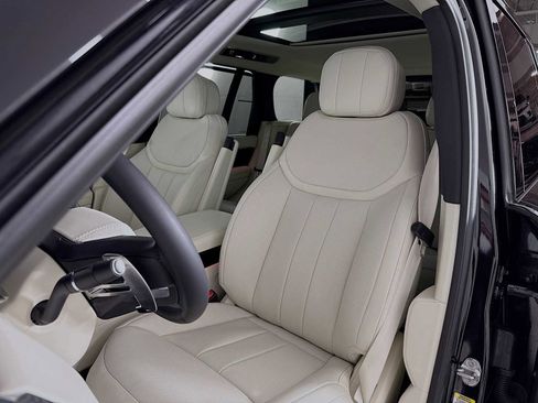 New 2025 Land Rover Range Rover SE image 11
