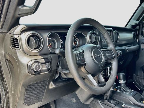 Used 2023 Jeep Gladiator Sport AWD/4WD image 9