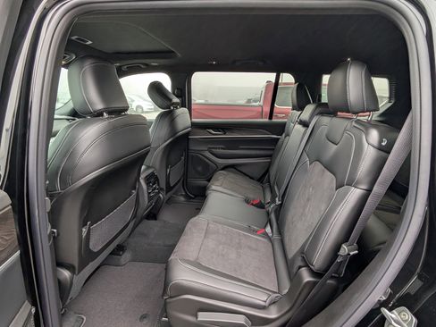 New 2026 Jeep Grand Cherokee L 4WD image 10