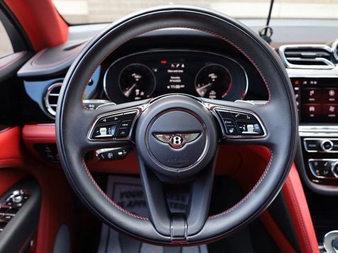 Used 2023 Bentley Bentayga Extended Wheelbase image 19