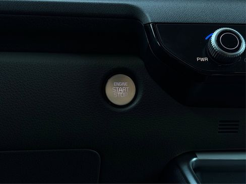 Used 2025 Kia Carnival EX image 26