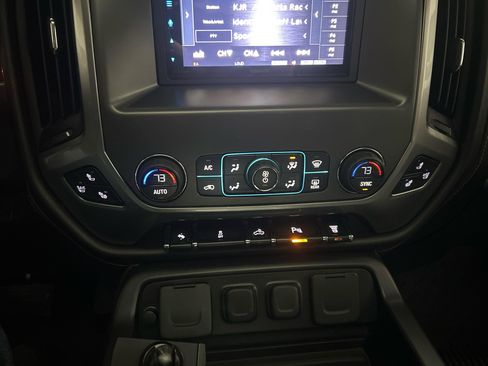 Used 2015 Chevrolet Silverado 2500 LTZ image 16