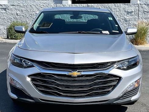 Used 2022 Chevrolet Malibu LT FWD image 2