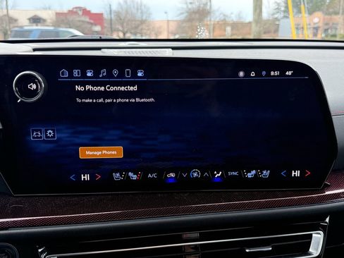 Used 2024 Chevrolet Traverse RS image 21