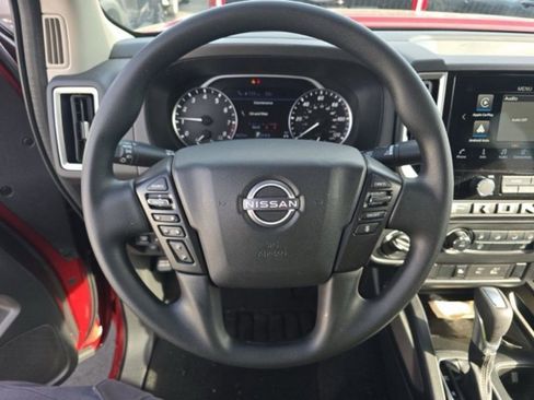 Used 2025 Nissan Frontier SV AWD/4WD image 13