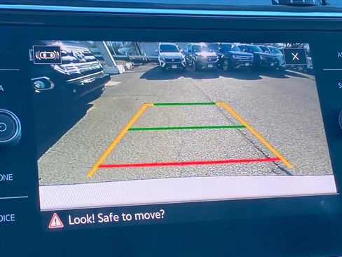 Certified 2022 Volkswagen Tiguan SE image 14