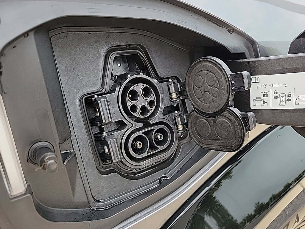 Used 2024 Nissan Ariya AWD image 31