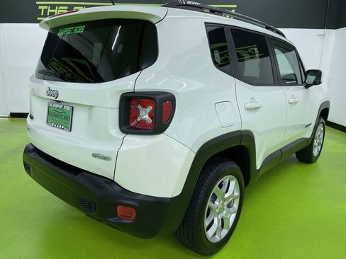Used 2017 Jeep Renegade Latitude AWD/4WD image 10
