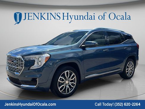 Used 2024 GMC Terrain Denali w/ Denali Premium Package AWD/4WD image 7