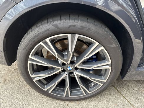 Used 2021 BMW X7 M50i w/ Dynamic Handling Package image 17