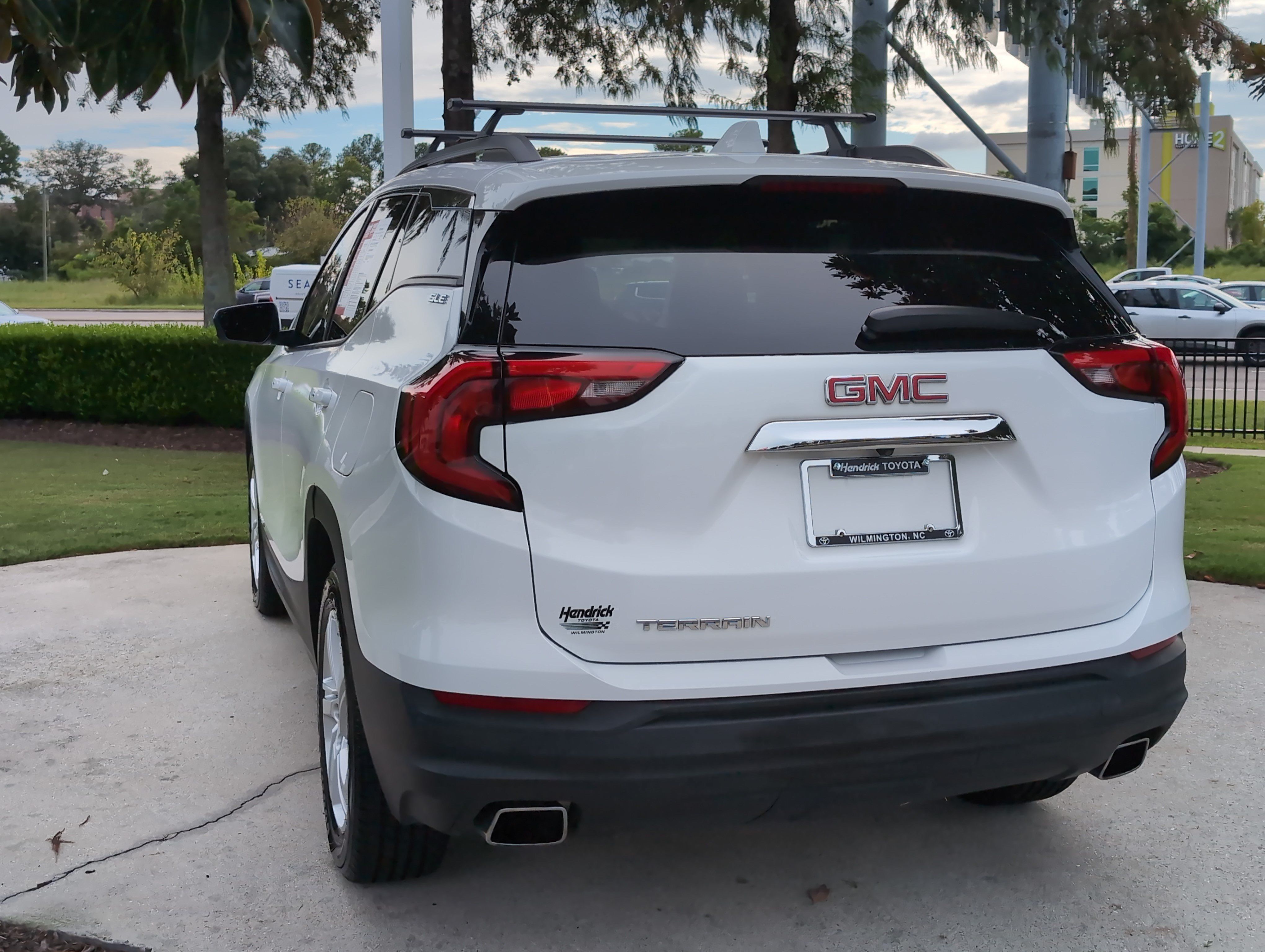 Used 2018 GMC Terrain SLE w/ Driver Convenience Package FWD image 8