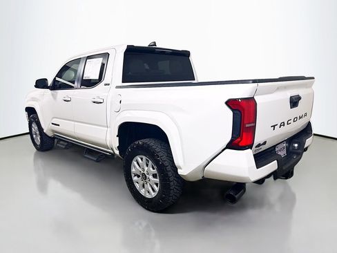 Used 2025 Toyota Tacoma SR5 AWD/4WD image 5