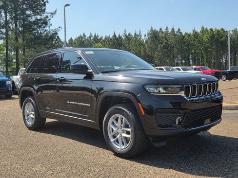 New 2026 Jeep Grand Cherokee Laredo X RWD image 2