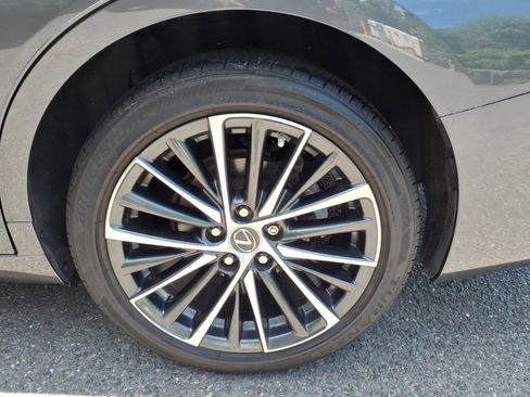 Certified 2023 Lexus ES 250 w/ Premium Package AWD/4WD image 18